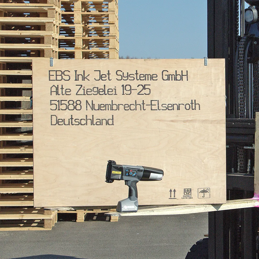 EBS Adresse auf Kiste